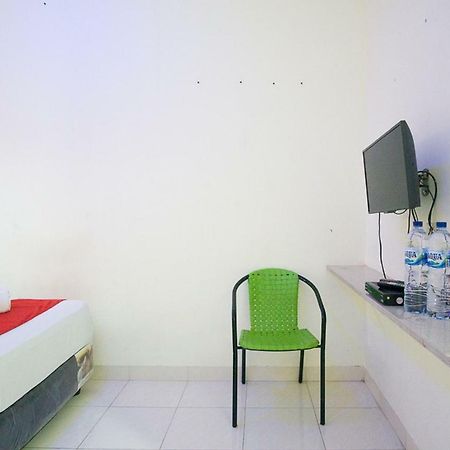 Отель Reddoorz @ Pematangsiantar 2 Экстерьер фото